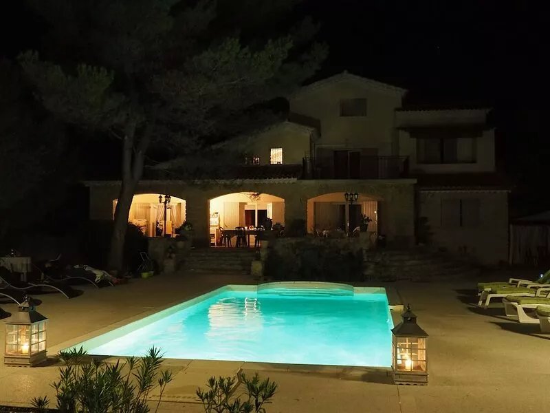 Villa provençale, with swimming pool, Mont Ventoux, 3 bedrooms, sleeps 6