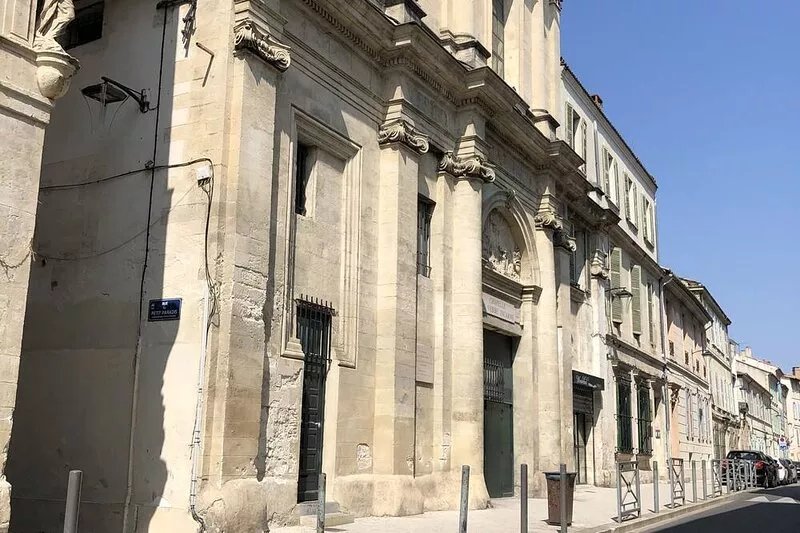 In the heart of Les Lices **** Historic center - air-conditioned - private