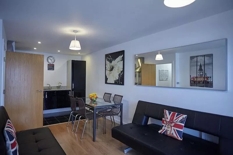 Modern two bedroom apartment near O2 and Excel Ref:077