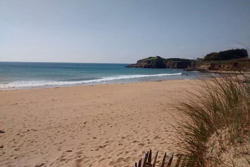 Pleasant house for 4 people, semi-buried wooden swimming pool, sea 10 mns away