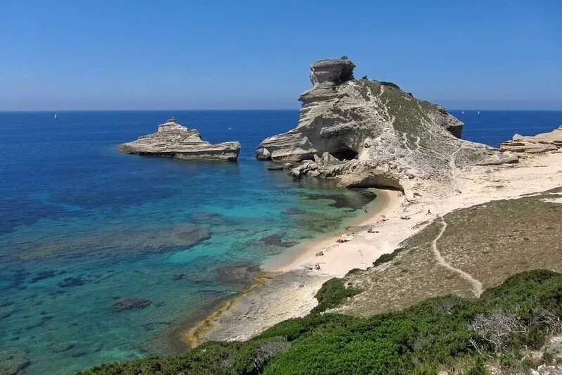 Beautiful house 10 people facing the Gulf of Sant'Amanza with swimming pool