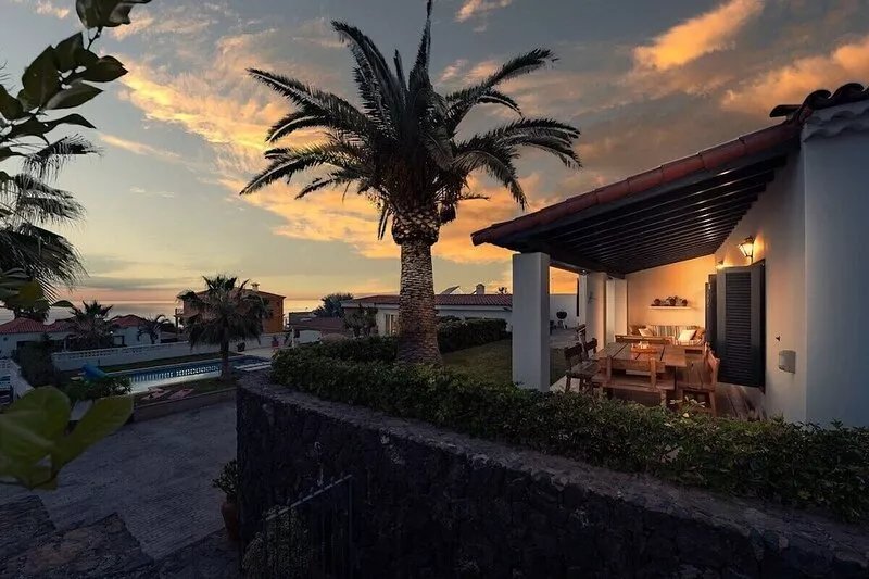 Charming Villa with private and heated pool
