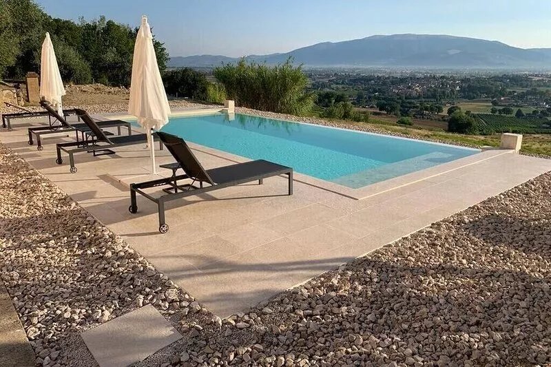A deluxe Villa with an amazing park and infinity pool in Bevagna