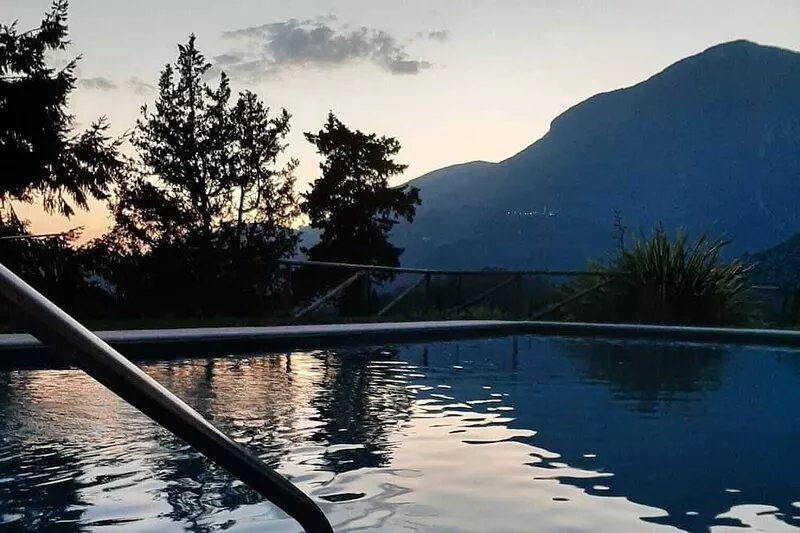 Amongst Mediterranean colors and perfumes W/pool, AC, private parking