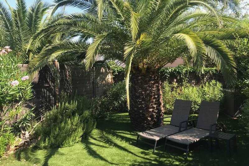 SAINT-TROPEZ IN PEACE, CHARMING AIR CONDITIONED HOUSE