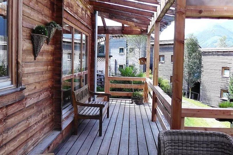 Log cabin with breathtaking mountain views through the changing seasons