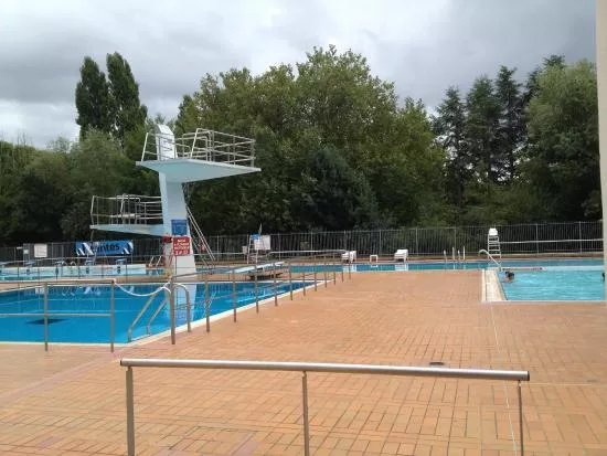 Piscine des Dervallieres