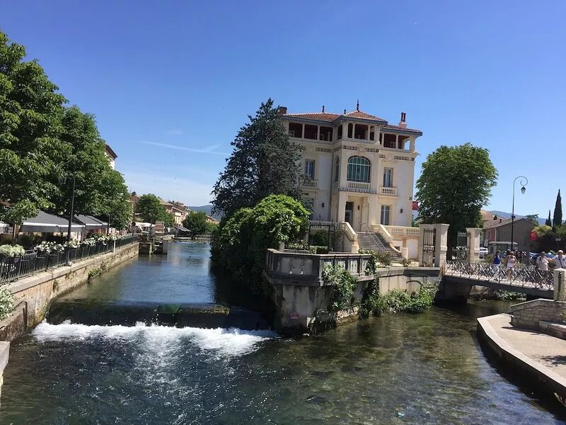 Provencal cottage on the heights of L'Isle sur la Sorgue