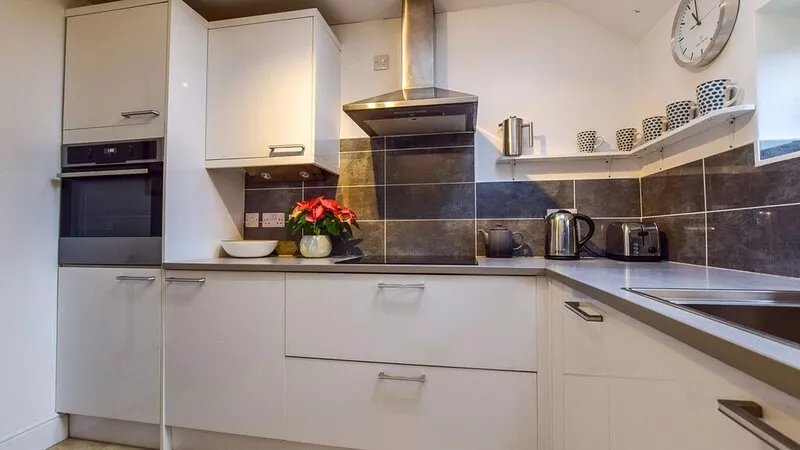 Granary at Hunt Court - sleeps 4 guests  in 2 bedrooms