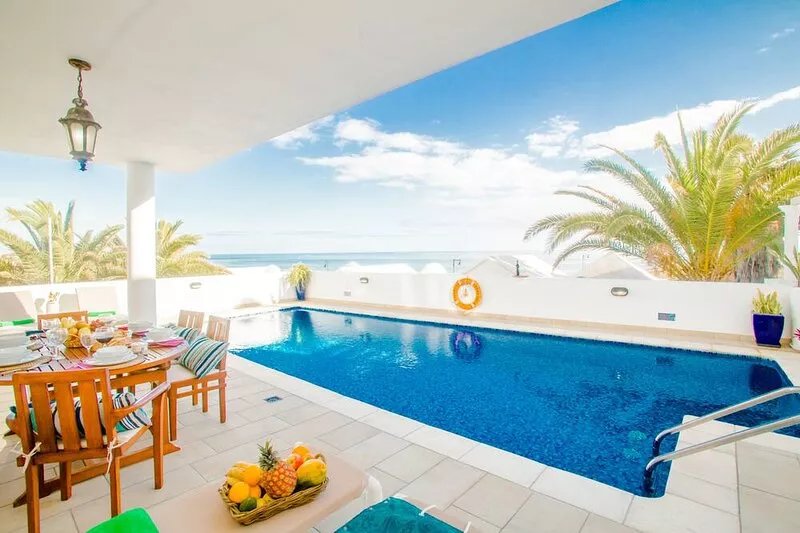 WAKE UP WATCHING THE SEA! GREAT PRIVATE POOL, VIEWS, BBQ, WIFI