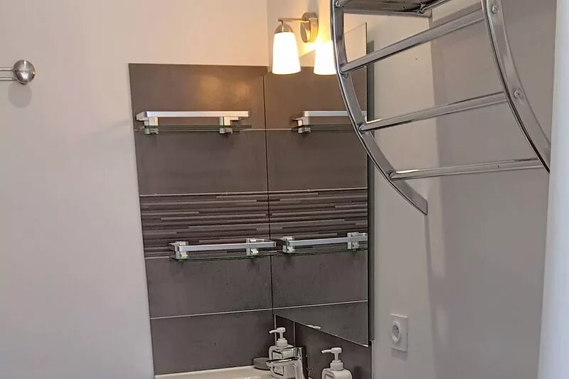 Renovated 3-star apartment with terrace ideal for 4 people.