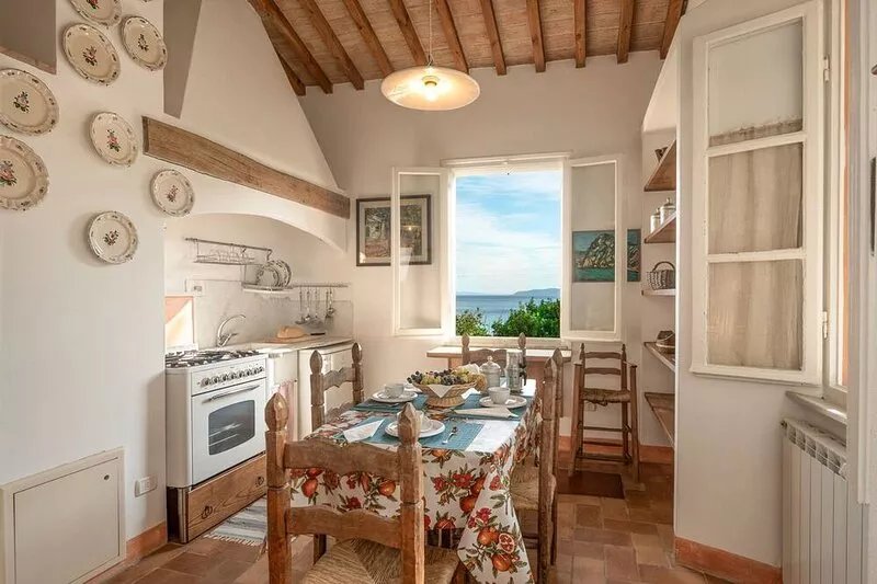 Typical Tuscan’s Isola d’Elba atmosphere, mansion near Portoferraio