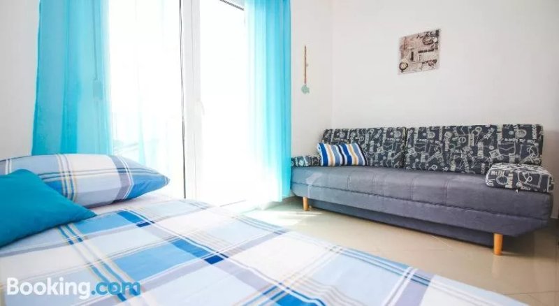 Apartments Novalja Franjic