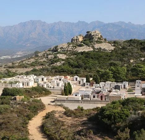 Cimetiere communal de Notre-Dame de la Serra