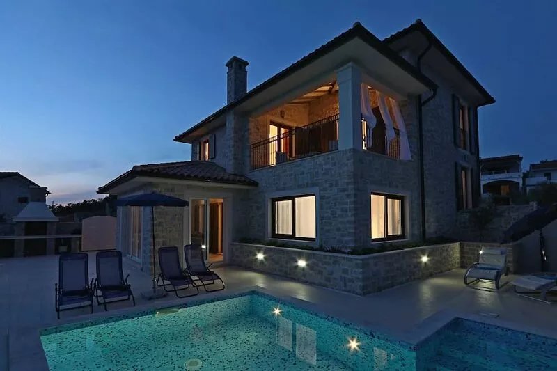 Villa LURDA with a magnificent sea view and heated pool