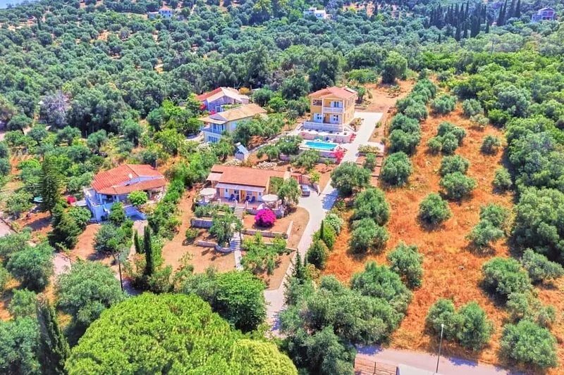 Holiday Home "Nora" with 2 Apartments and Shared Pool - Sea Breeze 1