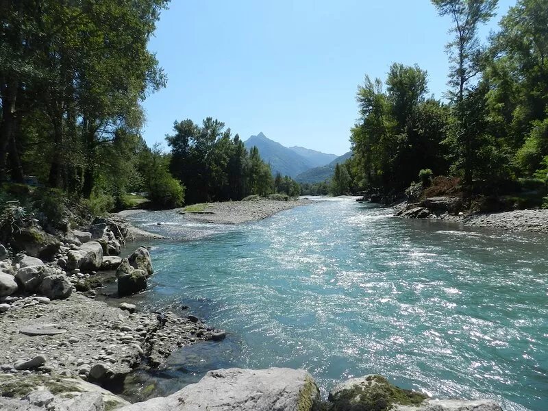 Delightful & relaxing 6 bedroom house, in the mountains with skiing near by
