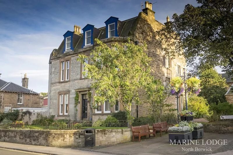 "Fraser's", Marine Lodge, Big 2 Bed, Ground Floor, Private Parking, Super