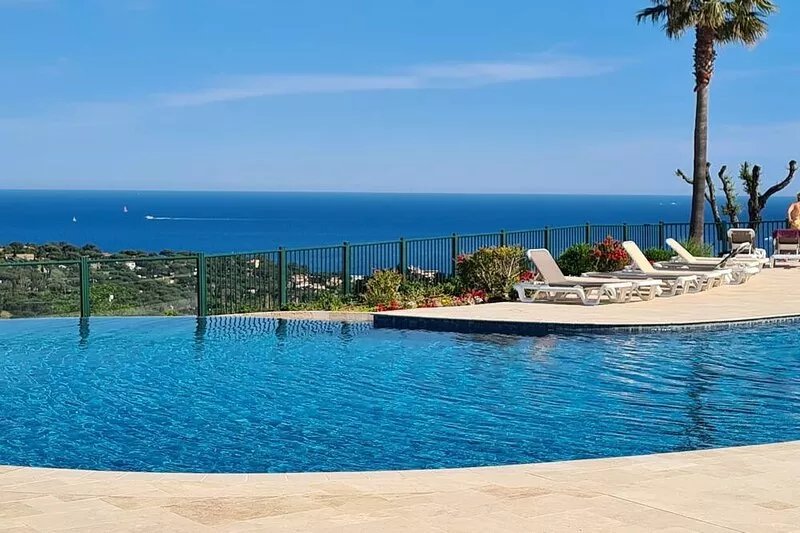 *** Sea view! 3P house with terrace, garden, large swimming pool, gated