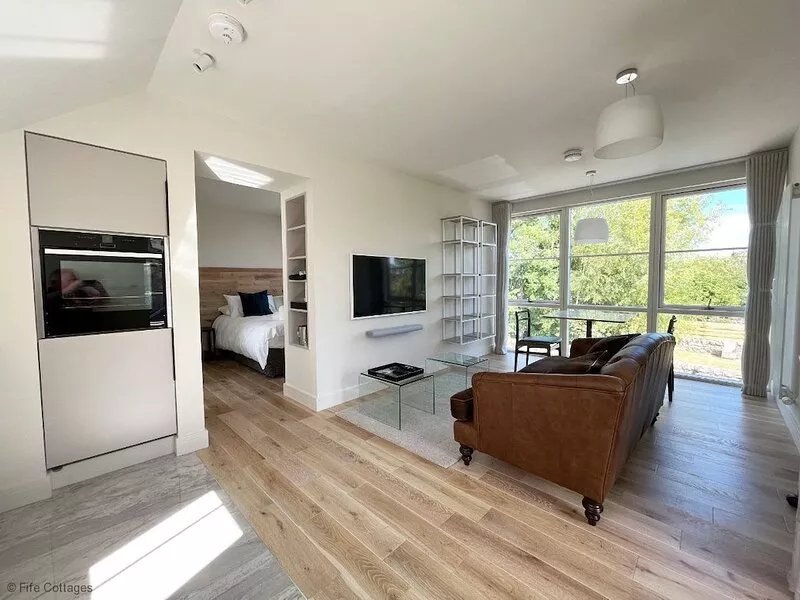 A fabulous town centre studio apartment