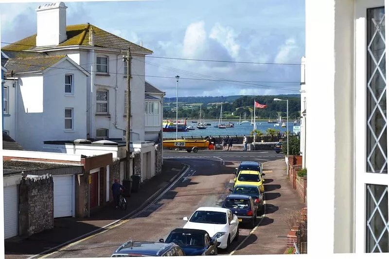 2-bedroom apartment steps from the beach, with garage and dog friendly!