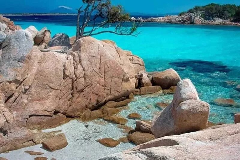 Beachfront villa - 300 meters from the sea and from the center of Costa Paradiso