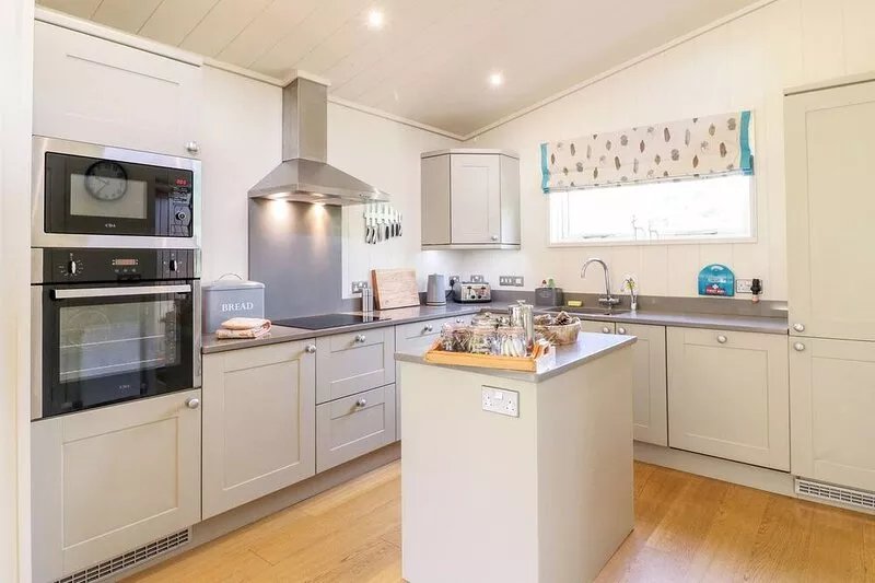 CLIPSHAM, pet friendly, with open fire in Exton, Rutland
