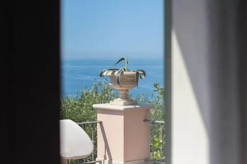 Charming Rustic with Sea Views and Small Pool free wifi in Exclusive Alcove