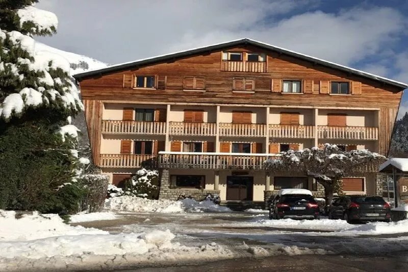 Modern Recently Renovated Well Equipped Apartment With Mountain Views
