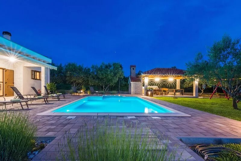 VILLA MIA (with heated pool and big garden)