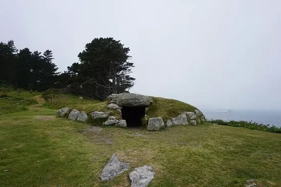Innisidgen Lower and Upper Burial Chambers