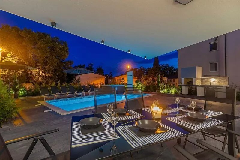 Luxury apartment NOA with pool and hot tub