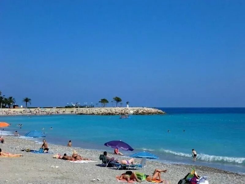 IN THE HEART OF MENTON IN A QUIET AREA A FEW STEPS FROM THE SEA, PEDESTRIAN