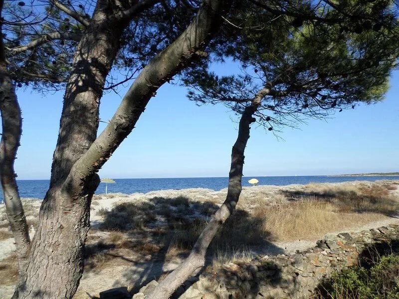 Terraced house in an exclusive residence with private access to the beach.