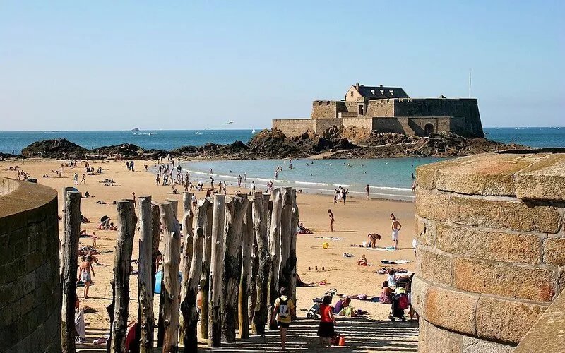 Beautiful Modern Apartment near the beach of the groove in Saint-Malo T3 80M2