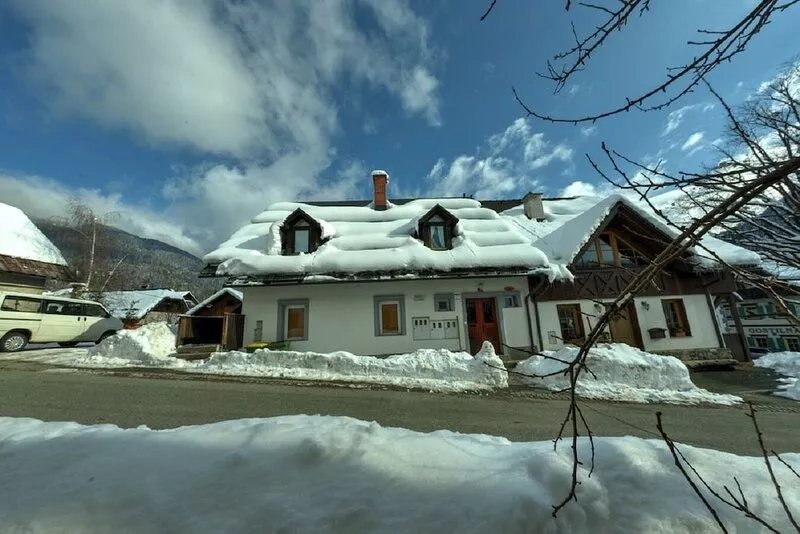 Apartment Planica 2 with a garden & a hot tub