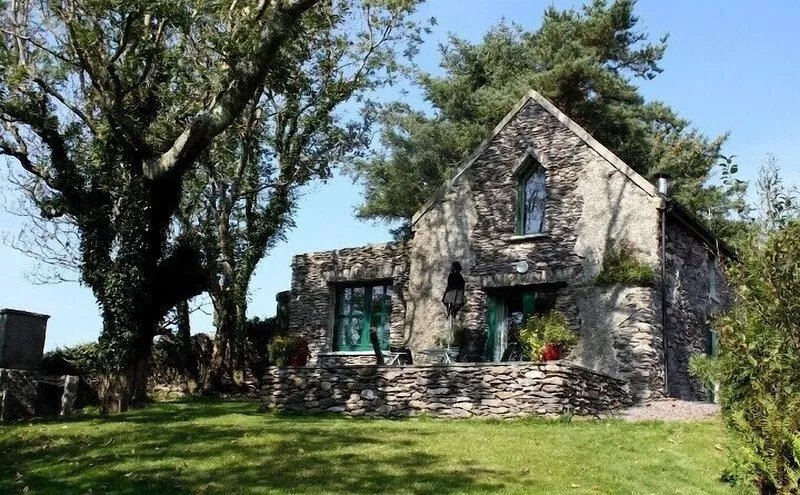 Unique period properties on the sea, with games room & sauna.Ideal for reunions.