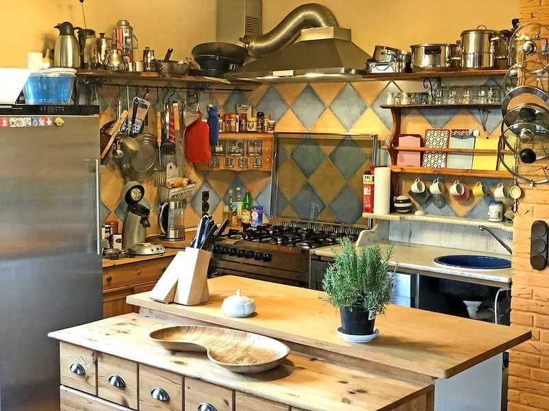 How in heaven, colorful house on a hill with stunning views of the Ederta