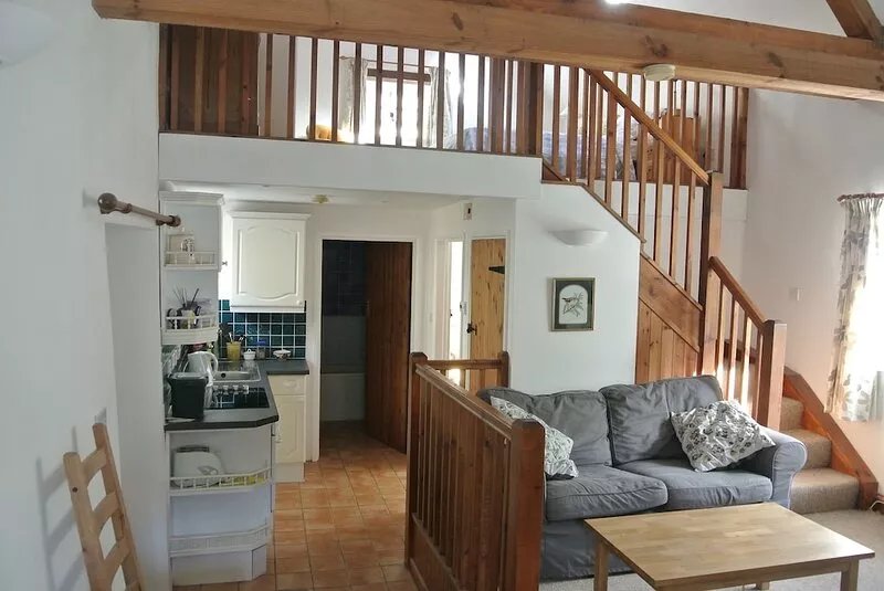Oxford. C16th Cottage In Courtyard Setting. Garden.  Parking. Free Wifi.