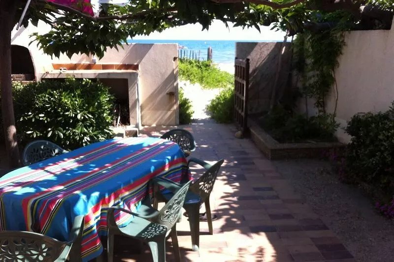 Apartment 55 m2 feet in water shady garden 50 m2 ideal families