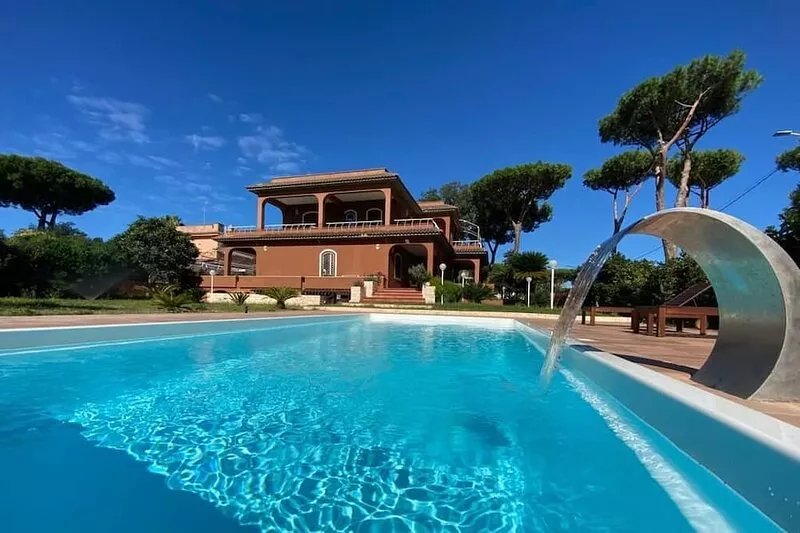 Luxury Italian Villa near Rome by the beach