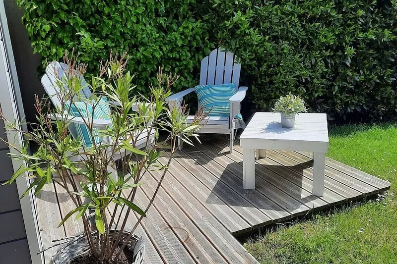 BRIGHT & SPACIOUS 4* HOUSE 300 M FROM THE SEA TERRACE & ENCLOSED WOODED GARDEN
