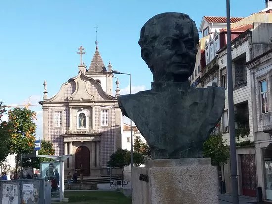Monumento a Alberto Cruz