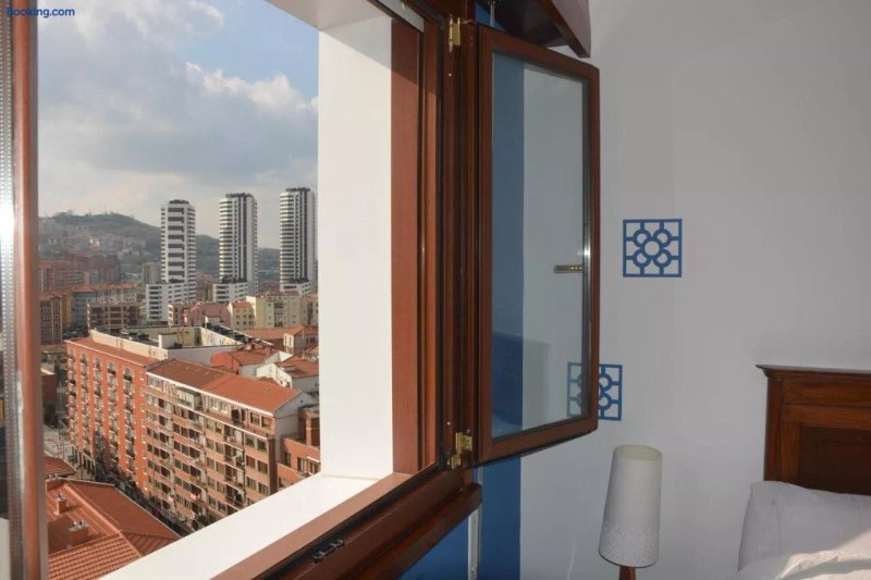 Superviews, Parking 24h Vigilado Incluido Y Netflix en Habitacion Independiente Con Bano Privado en Apartamento Particular, Francais & English