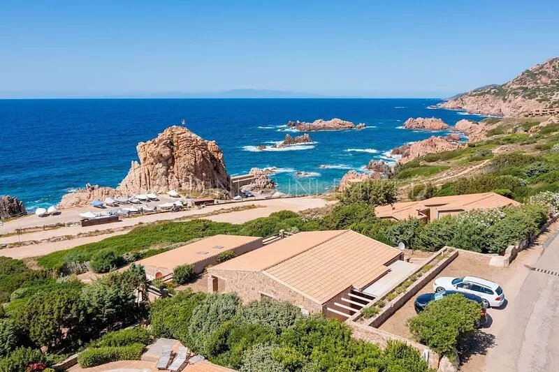 Villa Porta sul Mare: walking distance to the beach.
