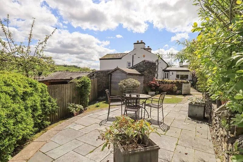 YANWAY COTTAGE, pet friendly, with open fire in Troutbeck Bridge