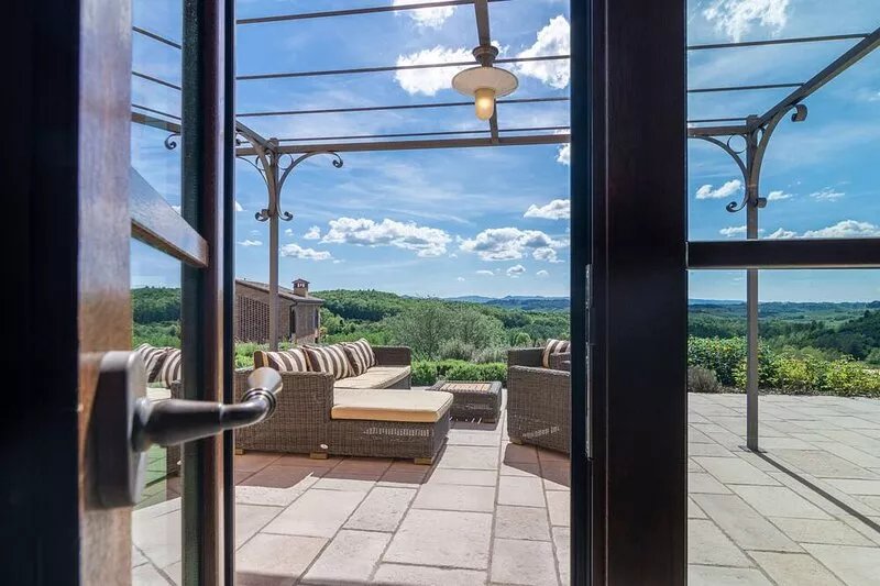 LUXURY COTTAGE WITH POOL & BREATHTAKING VIEW - NEXT TO A GOLF COURSE (PENDOLINO)
