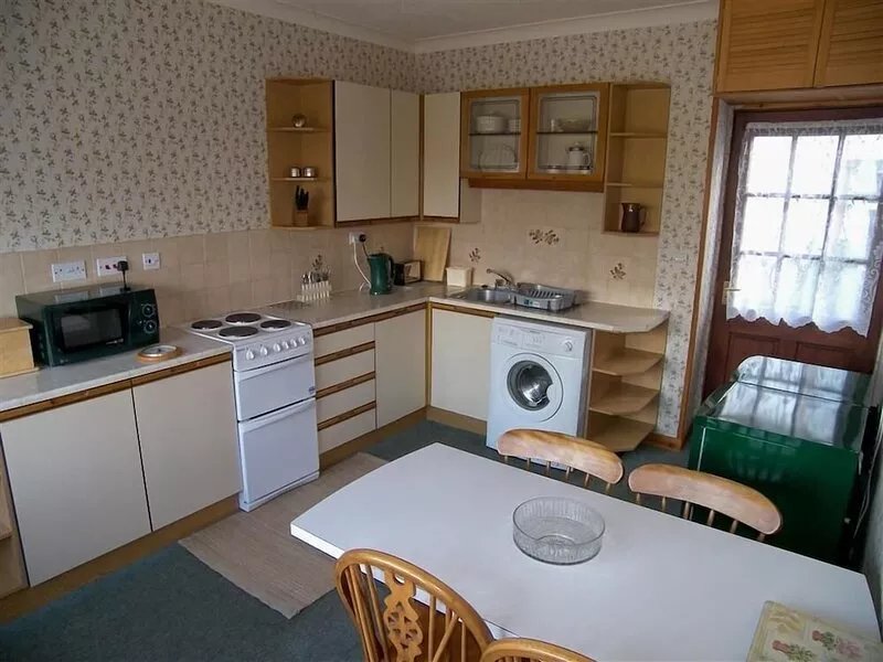 Ernambrie Cottage -  a cottage that sleeps 6 guests  in 2 bedrooms