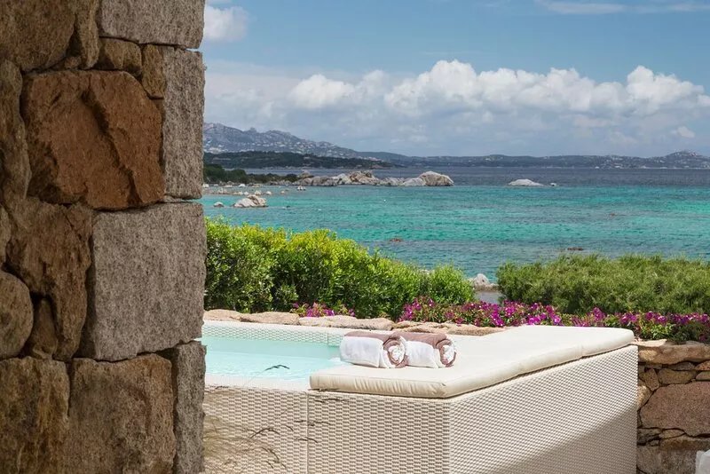 Penthouse villa, on the beach, hydromassage bathtub, modern, housekeeper, Wi-FI