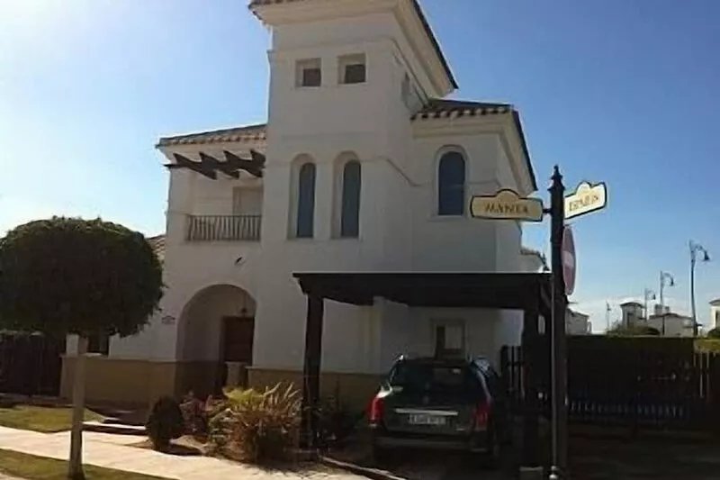 Beautiful 3 Bedroom 3 bathroom Villa - Sleeps 6
